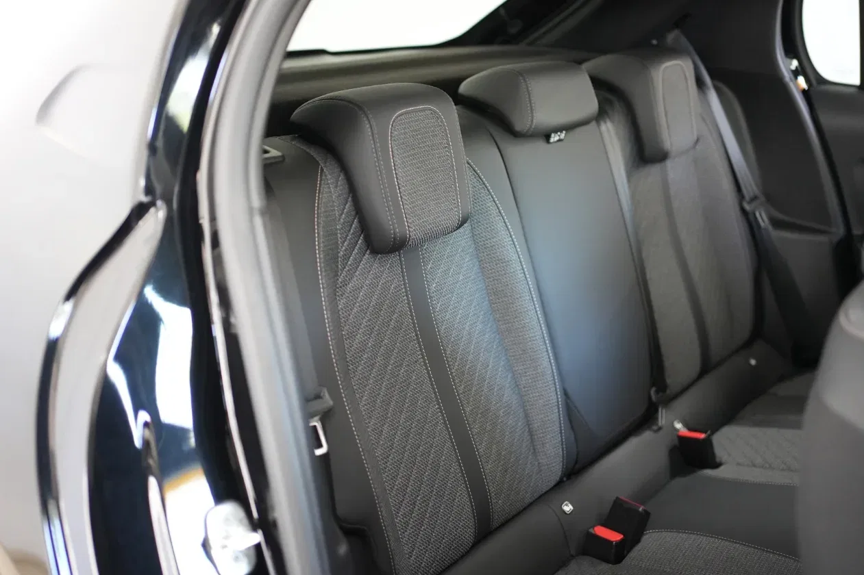 Peugeot 208 PureTech 100 Stop&Start 5 porte Allure foto 13