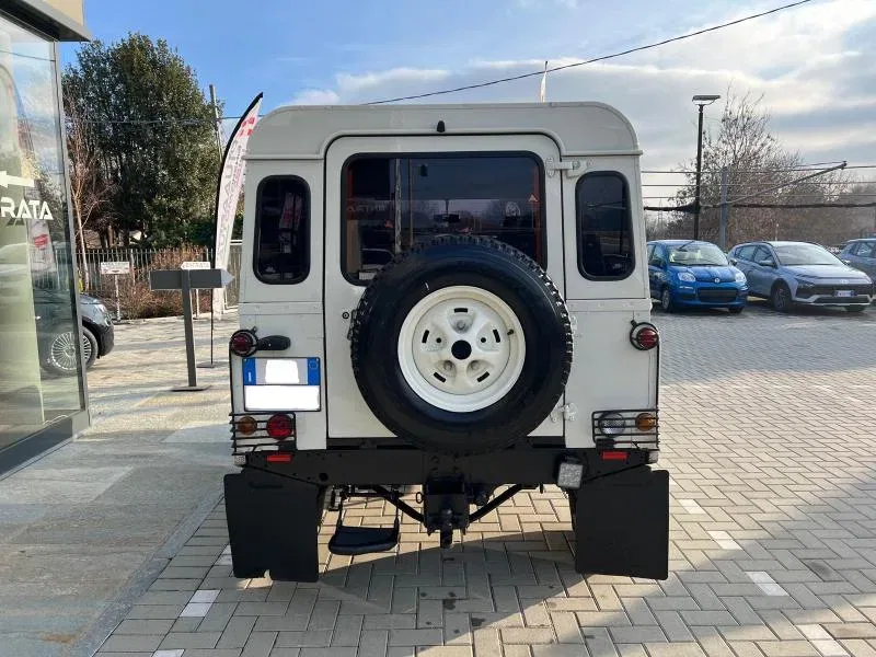 Land Rover Defender 90 SW Defender 90 2.5 tdi County foto 6