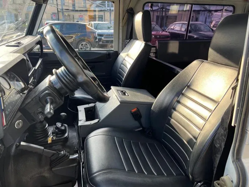 Land Rover Defender 90 SW Defender 90 2.5 tdi County foto 10
