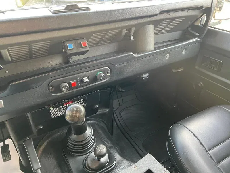 Land Rover Defender 90 SW Defender 90 2.5 tdi County foto 12