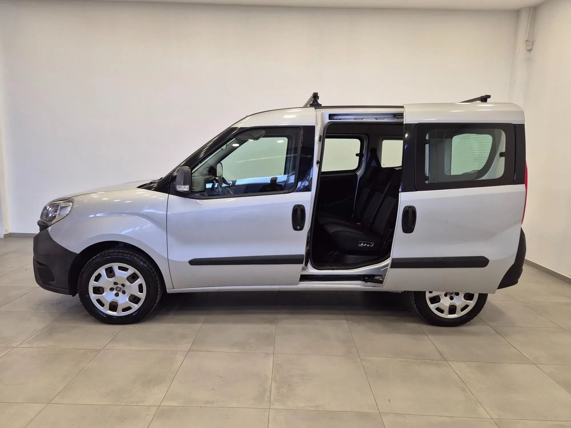 Fiat Doblo 1.4 16v Pop 95cv -NEOPATENTATI - UNIPROPRIETARIO - Sens. Park. foto 4