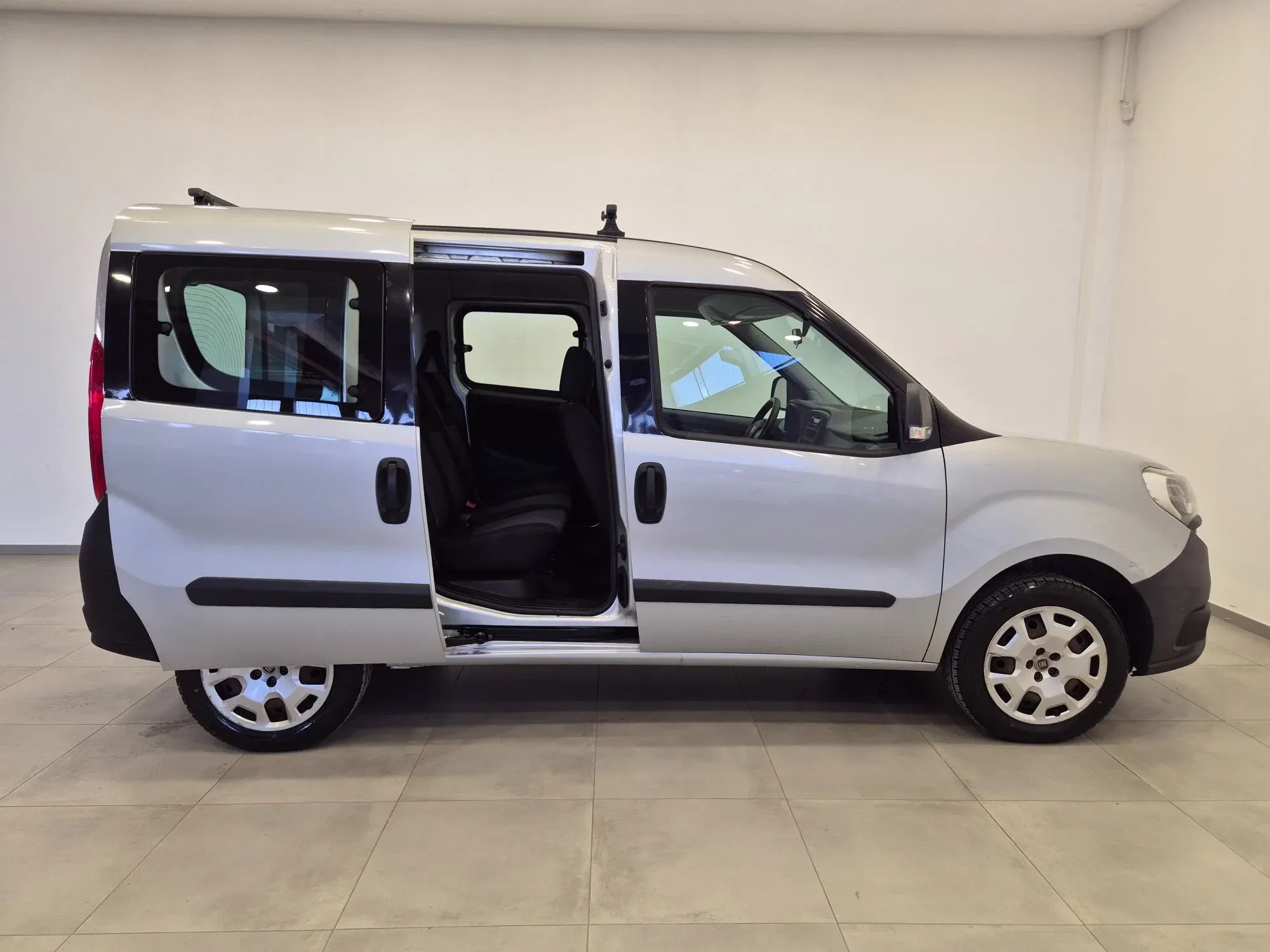 Fiat Doblo 1.4 16v Pop 95cv -NEOPATENTATI - UNIPROPRIETARIO - Sens. Park. foto 8
