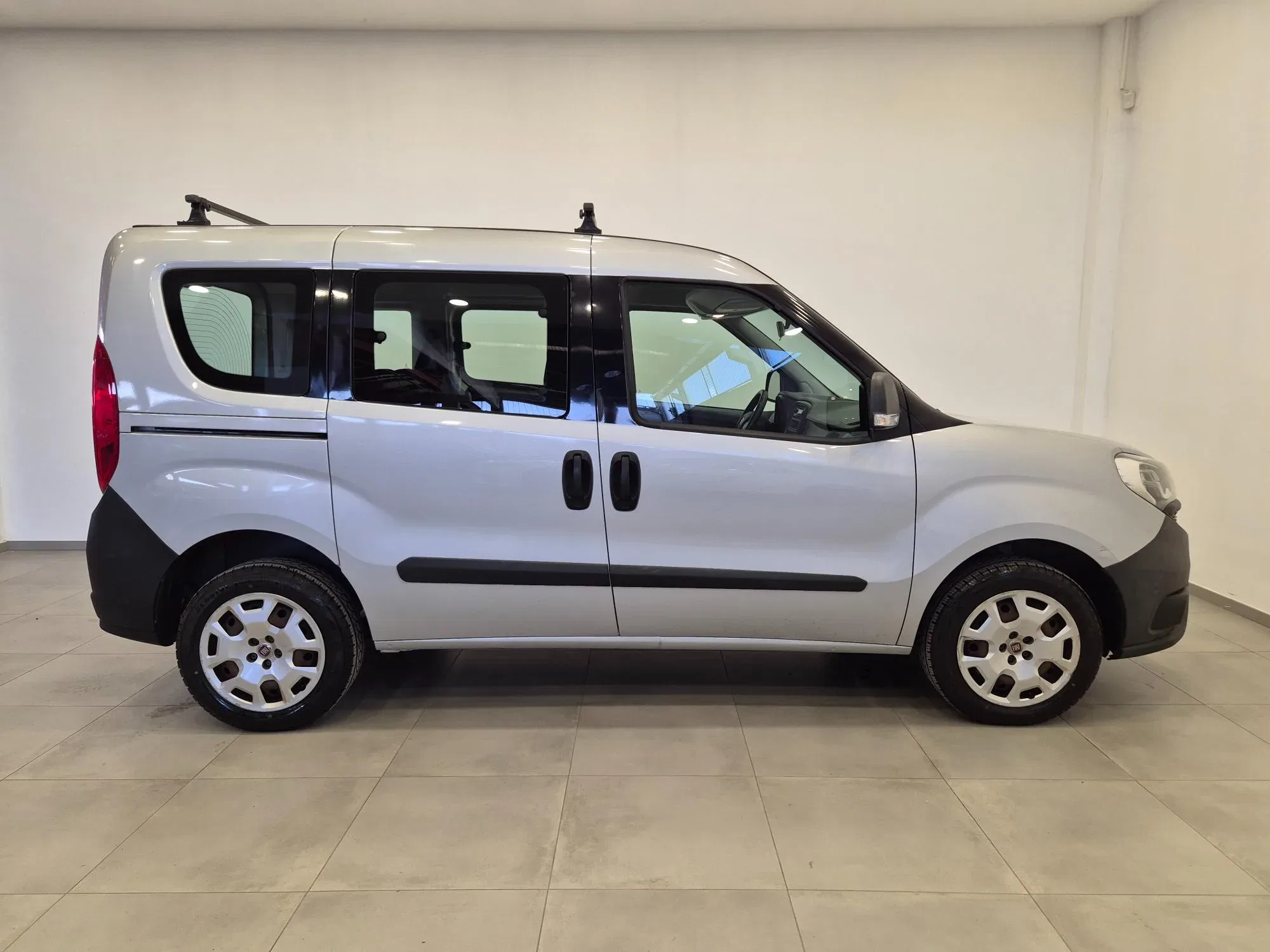 Fiat Doblo 1.4 16v Pop 95cv -NEOPATENTATI - UNIPROPRIETARIO - Sens. Park. foto 7
