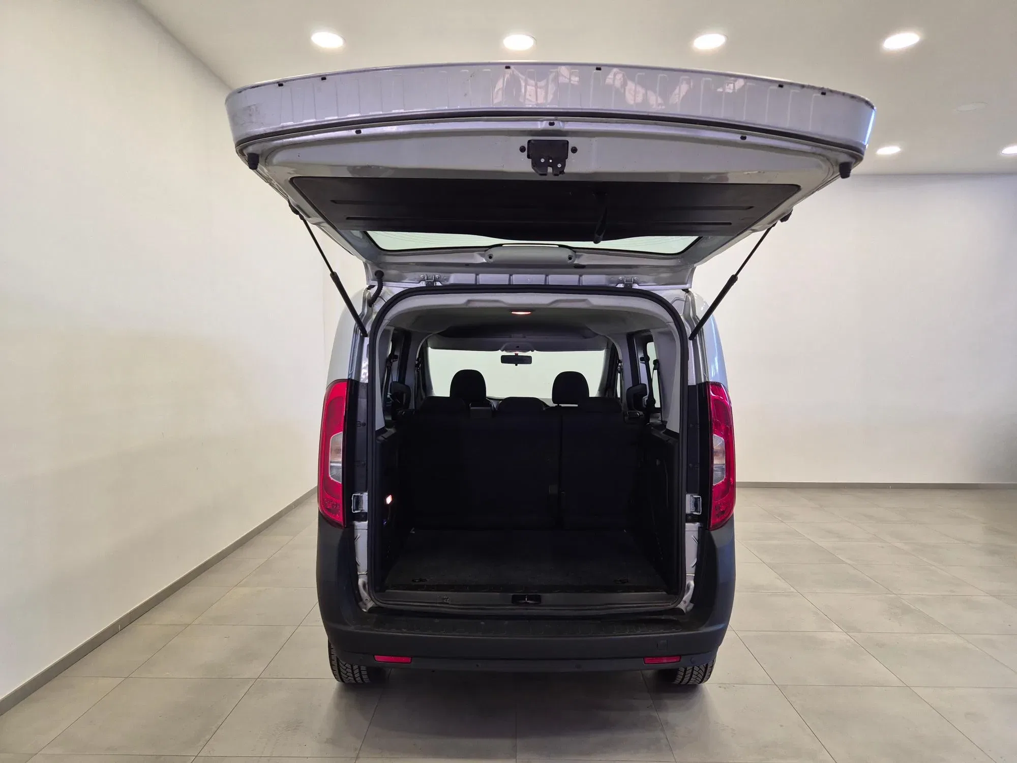 Fiat Doblo 1.4 16v Pop 95cv -NEOPATENTATI - UNIPROPRIETARIO - Sens. Park. foto 26