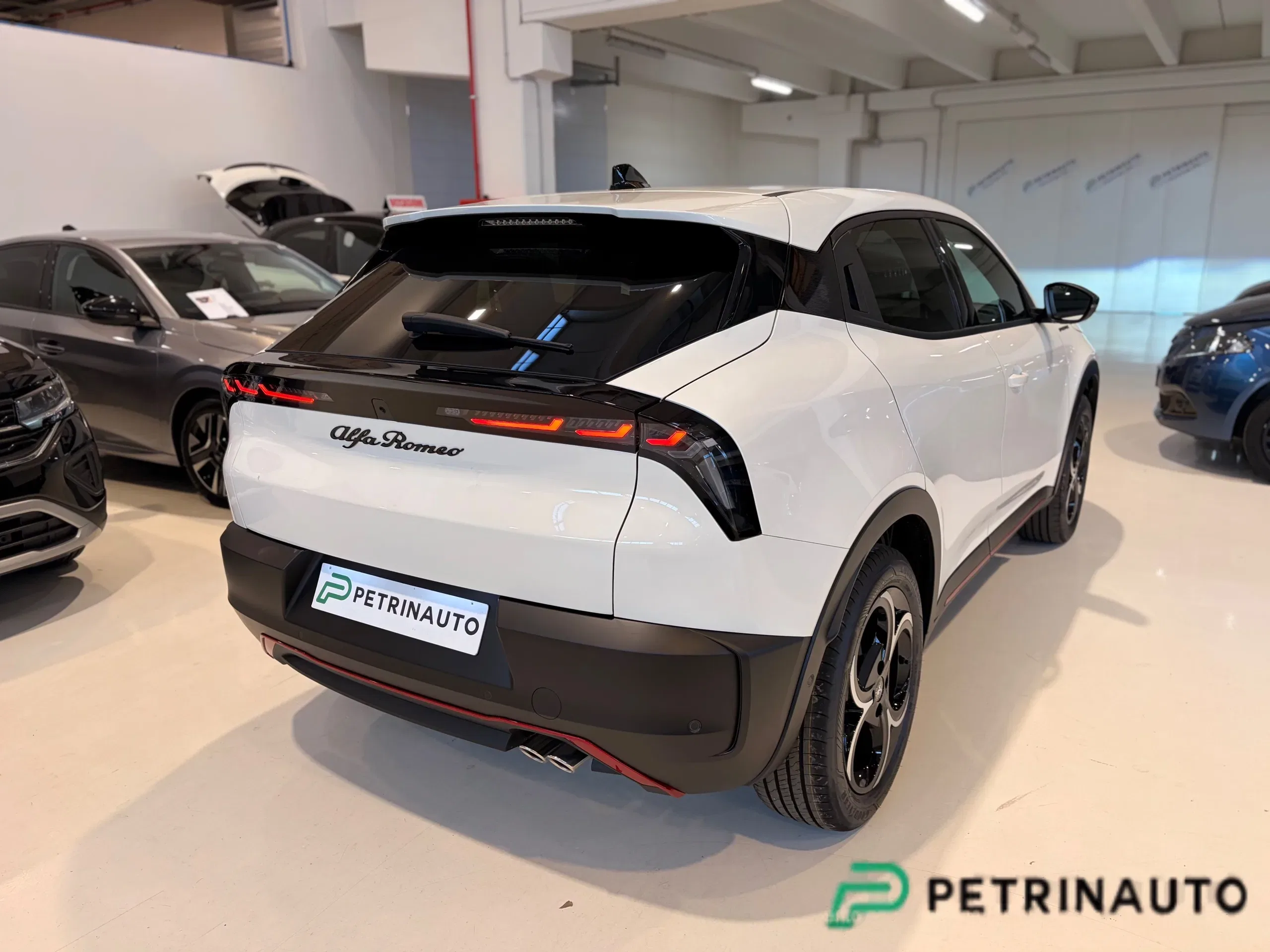 Alfa Romeo Junior 1.2 ibrida Speciale 145cv edct6 Pack Tecno // USO PETRINAUTO // foto 6