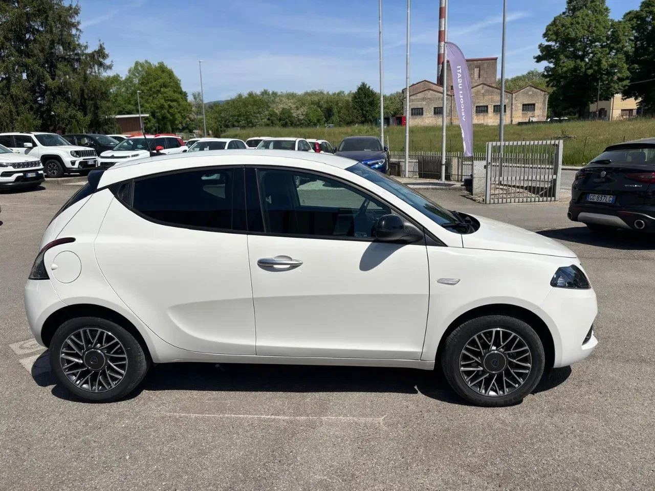 Lancia Ypsilon PROMO 1.0 firefly hybrid Gold s&s 70cv 5p.ti foto 4
