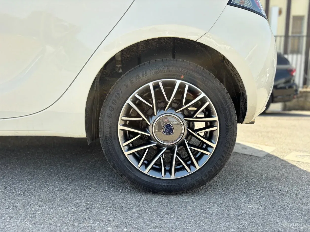 Lancia Ypsilon PROMO 1.0 firefly hybrid Gold s&s 70cv 5p.ti foto 12