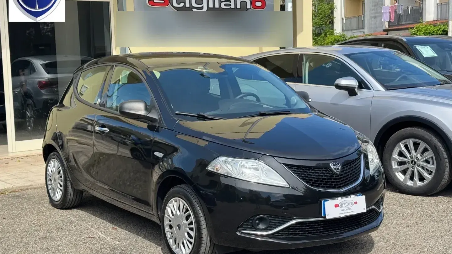 Lancia Ypsilon 1.2 69 CV 5p. GPL Ecochic Silver