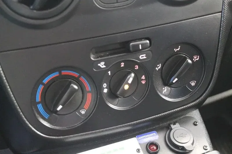 Fiat Fiorino 1.3 MJT 95CV Furgone Adventure + Allest. Tecnico foto 13