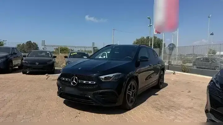 Mercedes-Benz GLA 200
