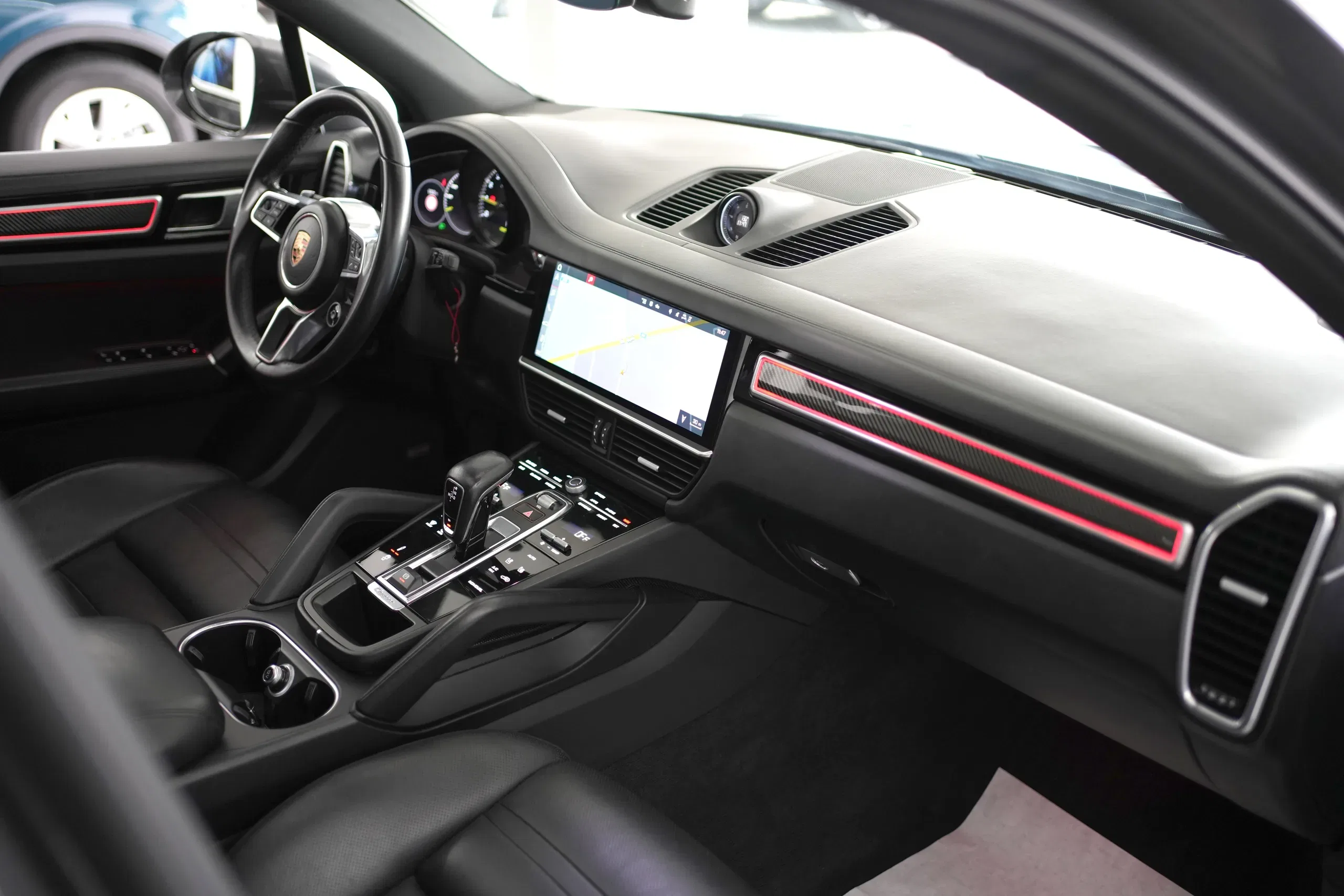 Porsche Cayenne 3.0 V6 E-Hybrid + Tetto apribile foto 16