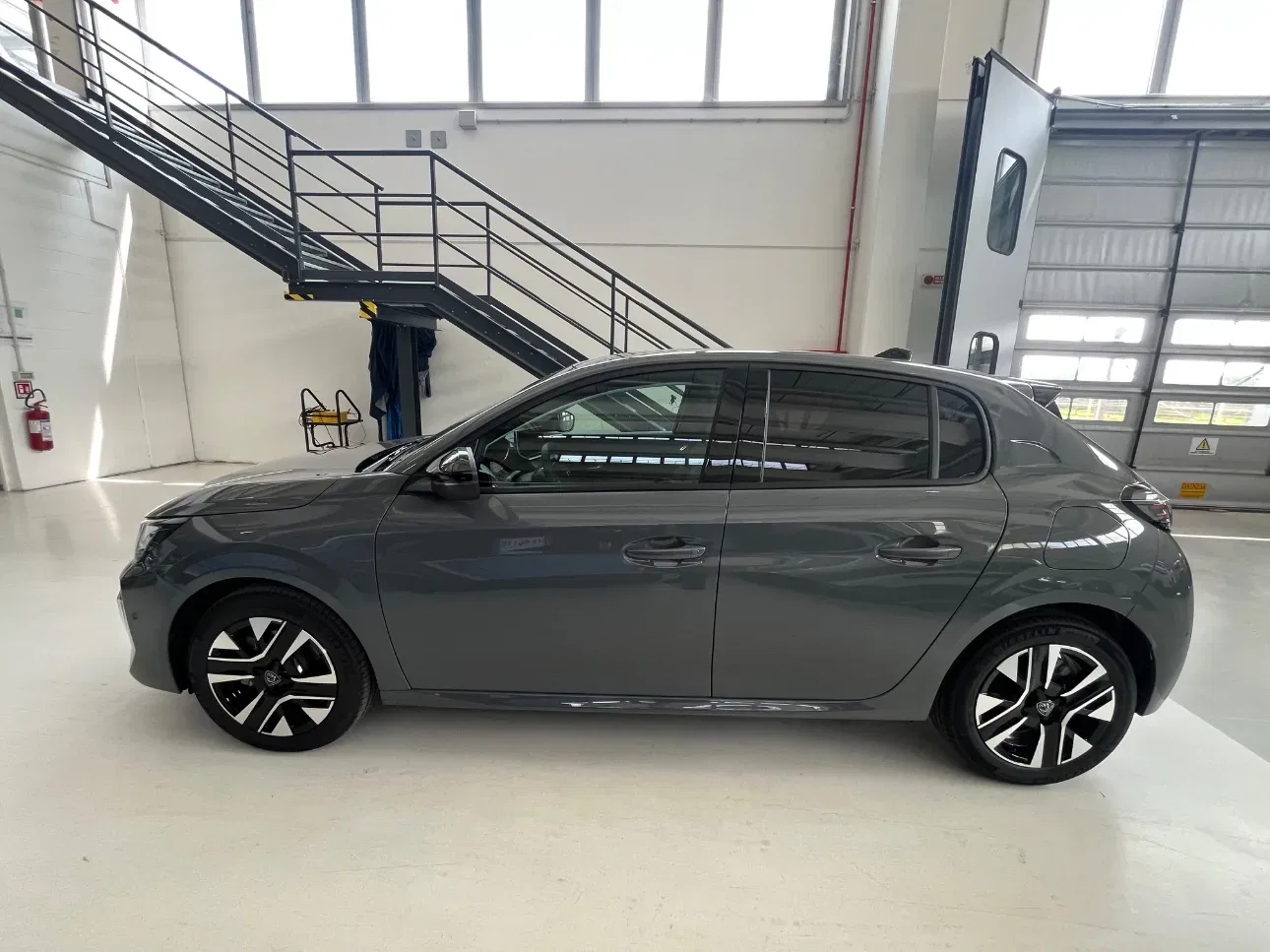 Peugeot 208 1.2 Allure s&s 100cv KM0 VISION & NAVI PACK foto 5