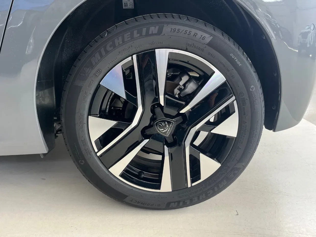 Peugeot 208 1.2 Allure s&s 100cv KM0 VISION & NAVI PACK foto 28