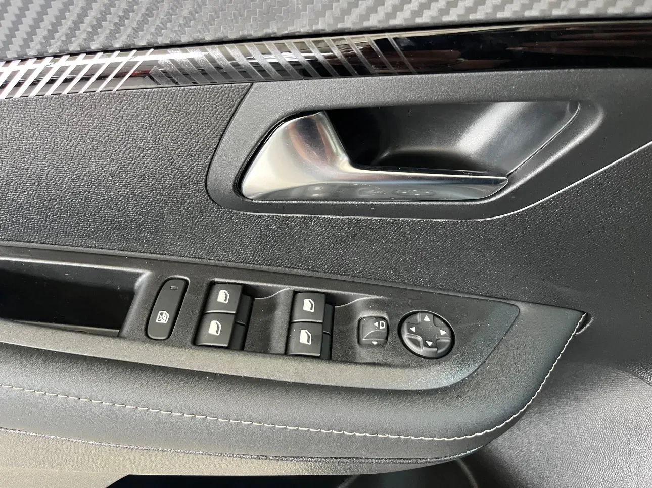 Peugeot 208 1.2 Allure s&s 100cv KM0 VISION & NAVI PACK foto 9