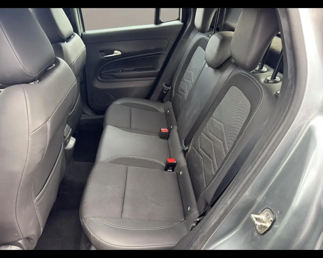 Jeep Avenger 1.2 Turbo 100 CV Altitude foto 15