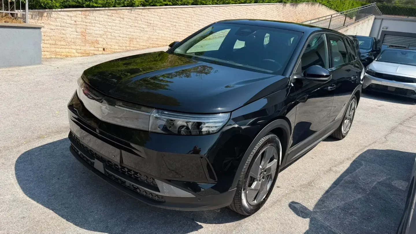 Opel Grandland Hybrid 145 CV DCT6 Edition