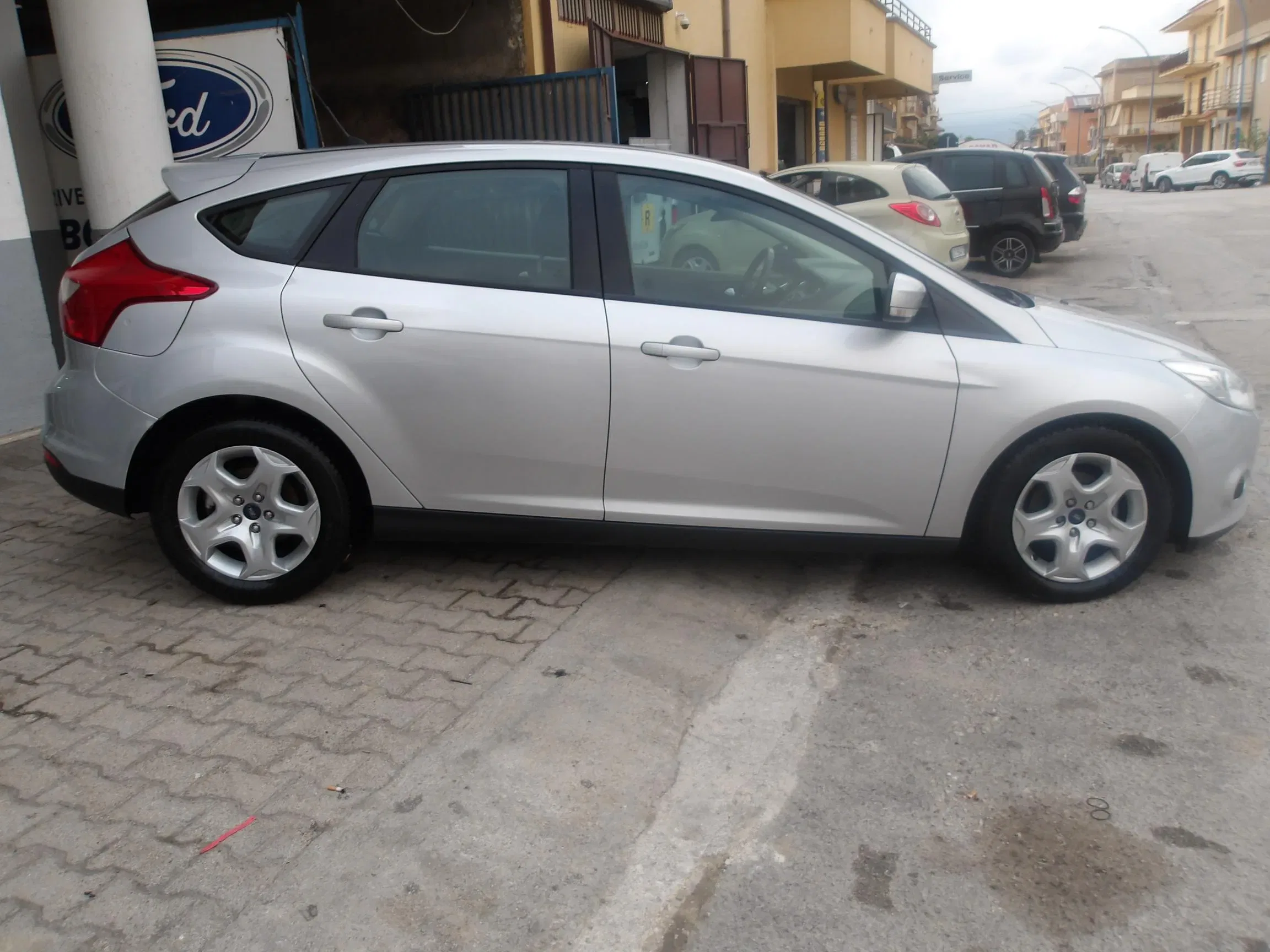 FORD FOCUS 1.6 TDCi 115 CV Business foto 4