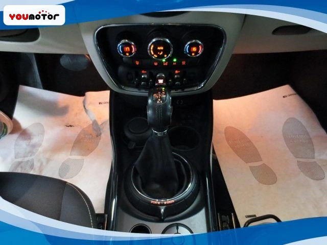 MINI Cooper D Clubman 2.0 150 CV AUT EU6B DPF foto 7
