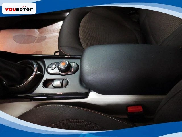 MINI Cooper D Clubman 2.0 150 CV AUT EU6B DPF foto 9