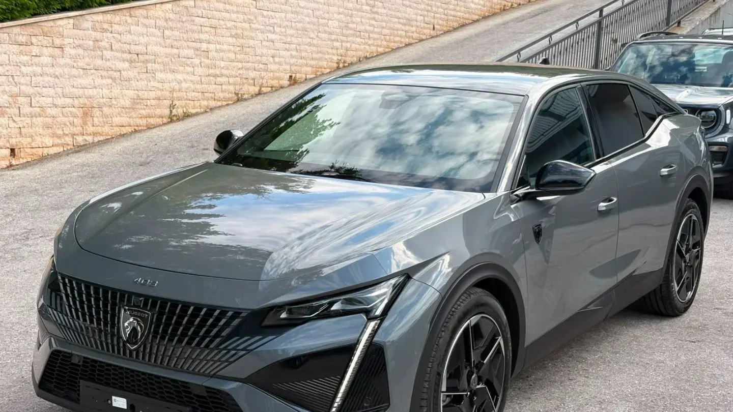 Peugeot 408 Hybrid 145 e-DCS6 GT