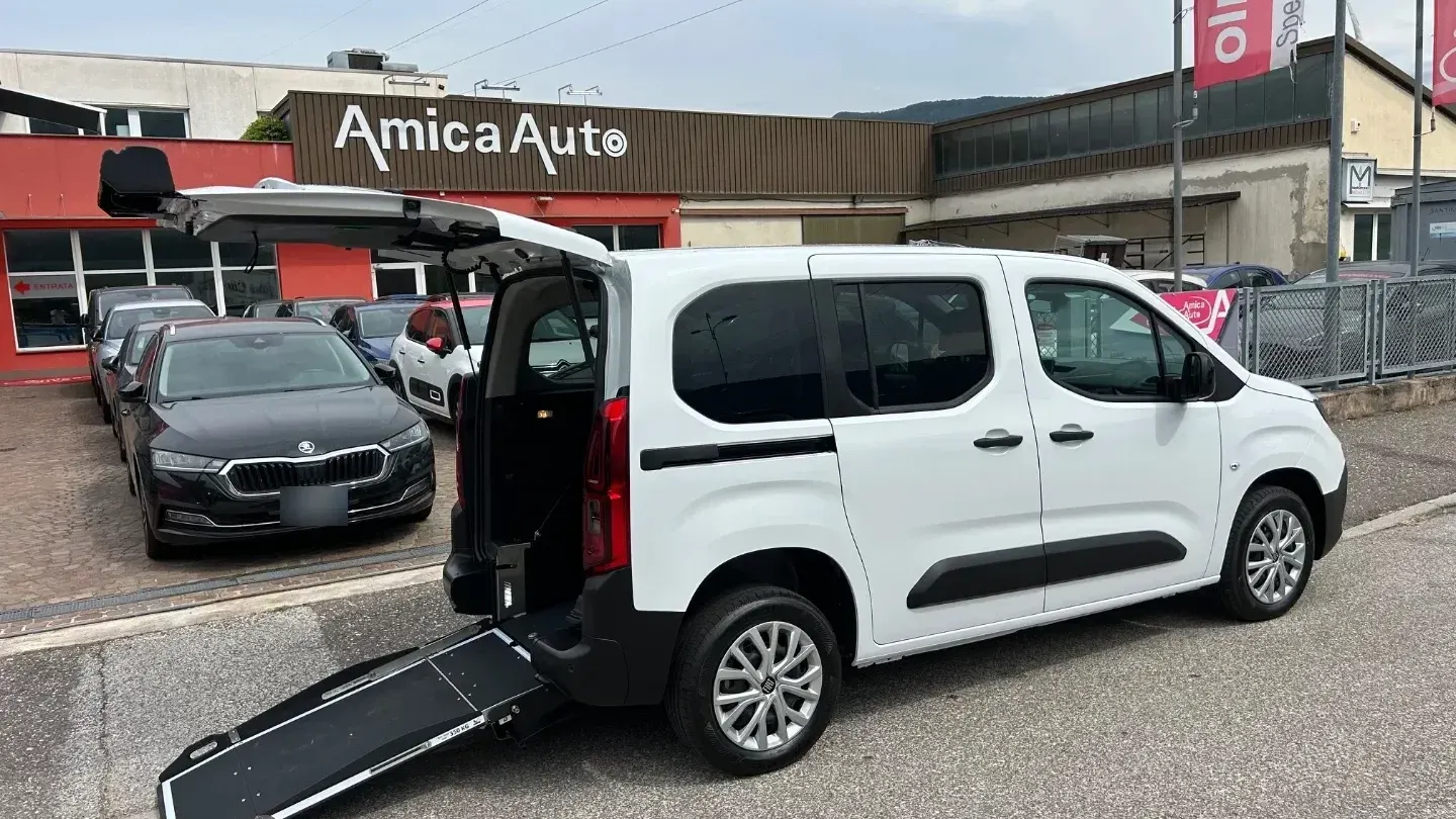 Fiat Doblò 1.5 BlueHdi 100CV Combi - All. Olmedo PIANALE RIBASSATO CON RAMPA ACCESSO CARROZZINA