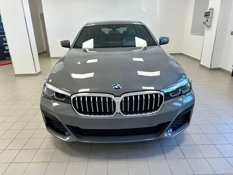 BMW 520 d 48V Msport XDrive foto 2