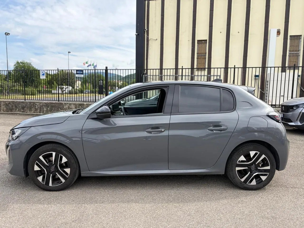 Peugeot 208 PROMO 1.2 puretech Allure s&s 100cv foto 18