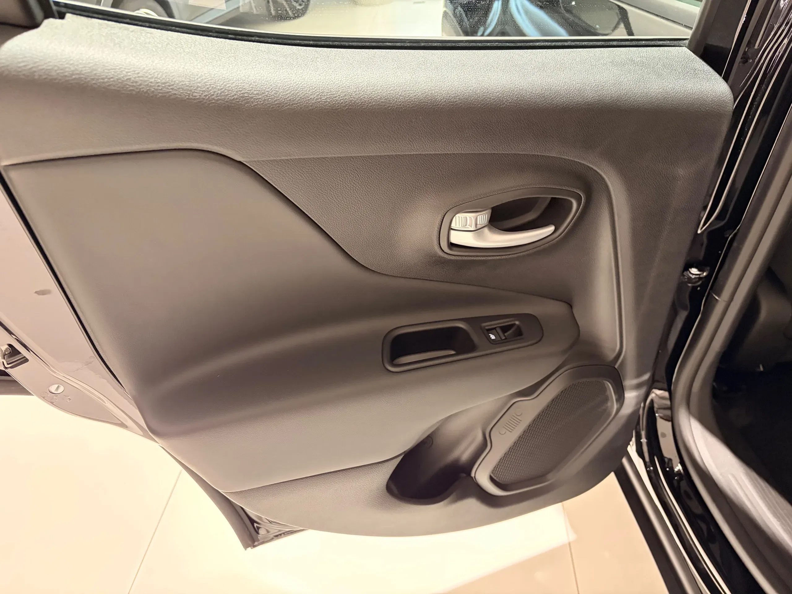 Jeep Renegade 1.5 turbo t4 mhev Altitude 2wd dct Km Zero Nazionale foto 20