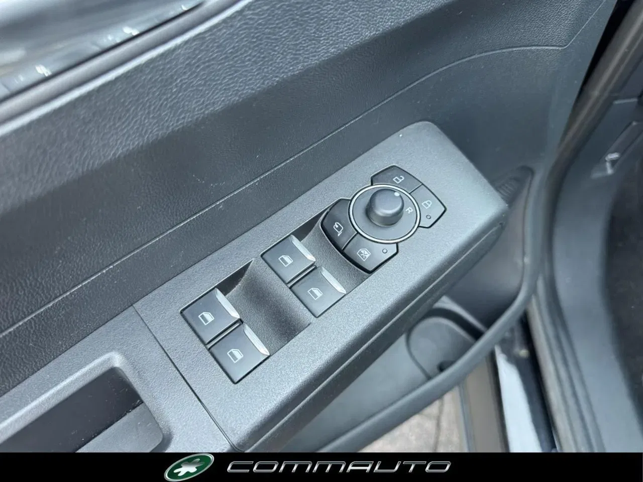 Ford Tourneo Courier 1.0 EcoBoost Titanium foto 10