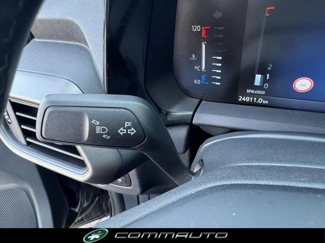 Ford Tourneo Courier 1.0 EcoBoost Titanium foto 15