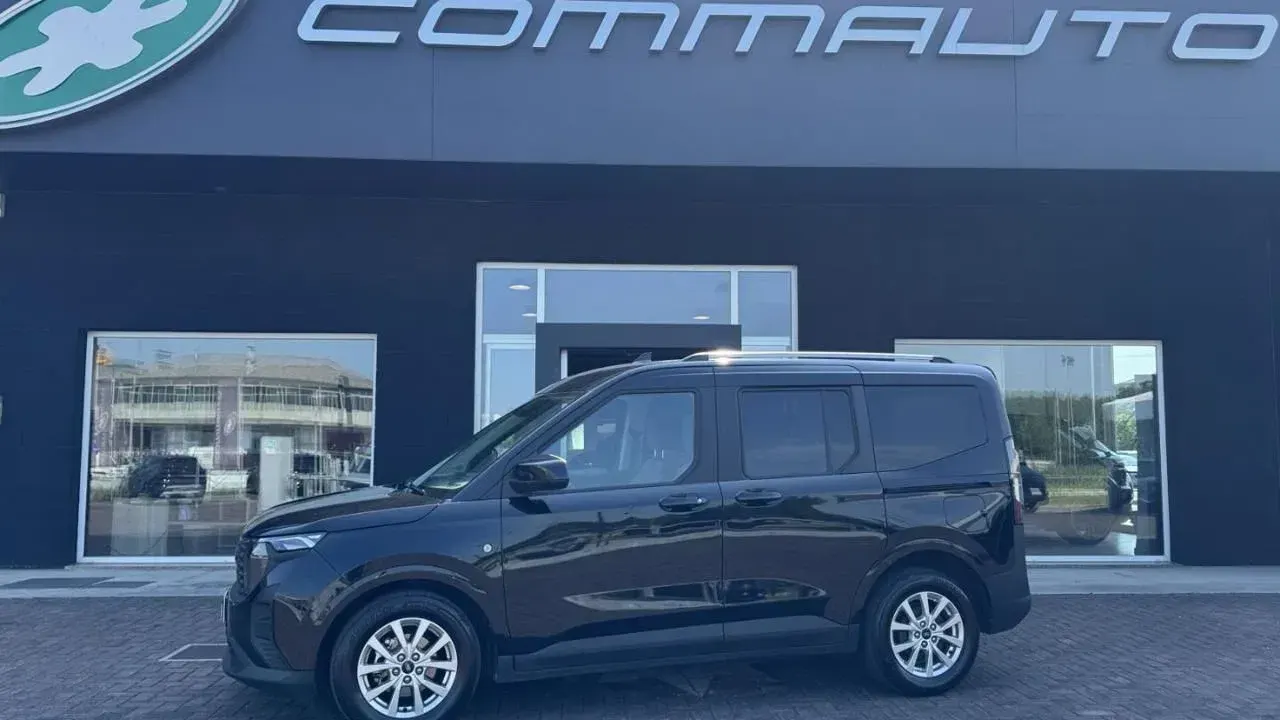 Ford Tourneo Courier 1.0 EcoBoost Titanium