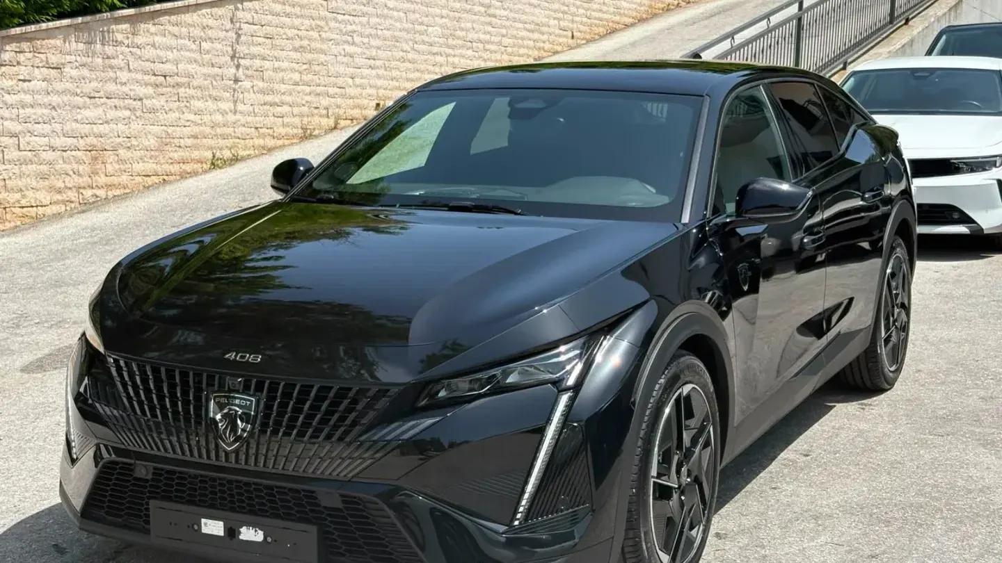 Peugeot 408 Hybrid 145 e-DCS6 GT