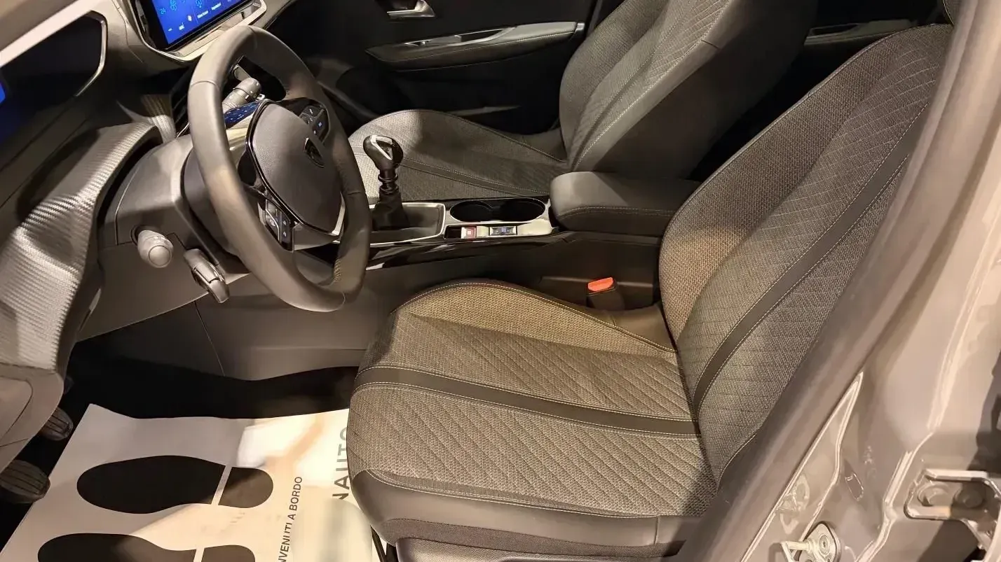 Peugeot 208 1.2 Allure s&s 100cv KM0