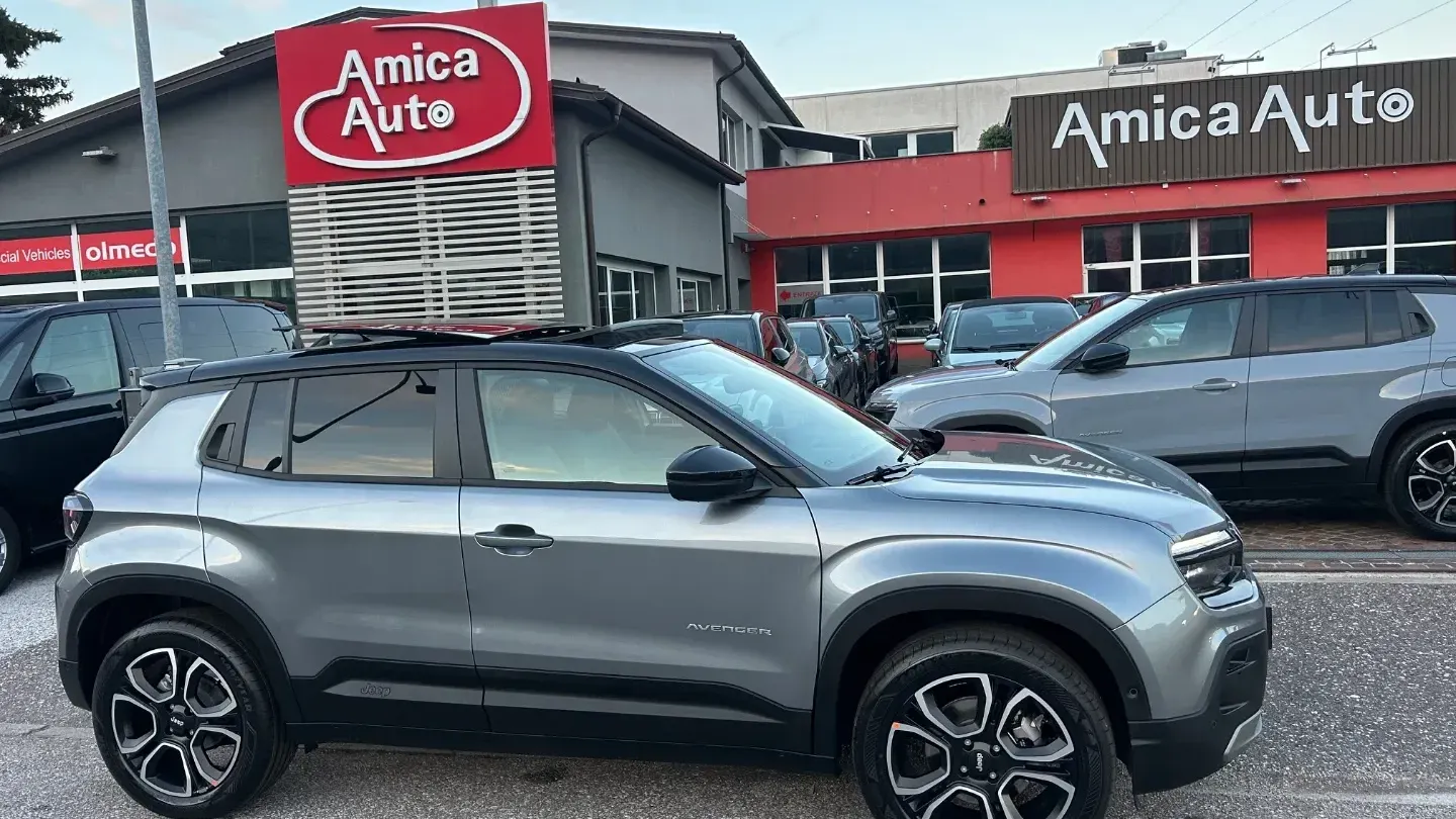 Jeep Avenger 1.2 Turbo 110CV e-Hybr. Summit VERNICE BICOLORE GRIGIO GRANITE/TETTO NERO