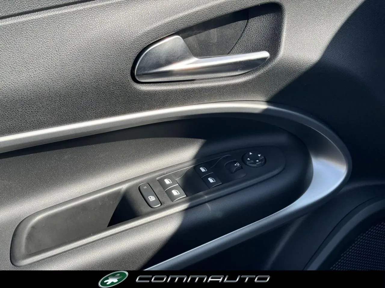 Jeep Avenger 1.2 Turbo 100 CV Summit - Winter e Comfort Pack foto 10