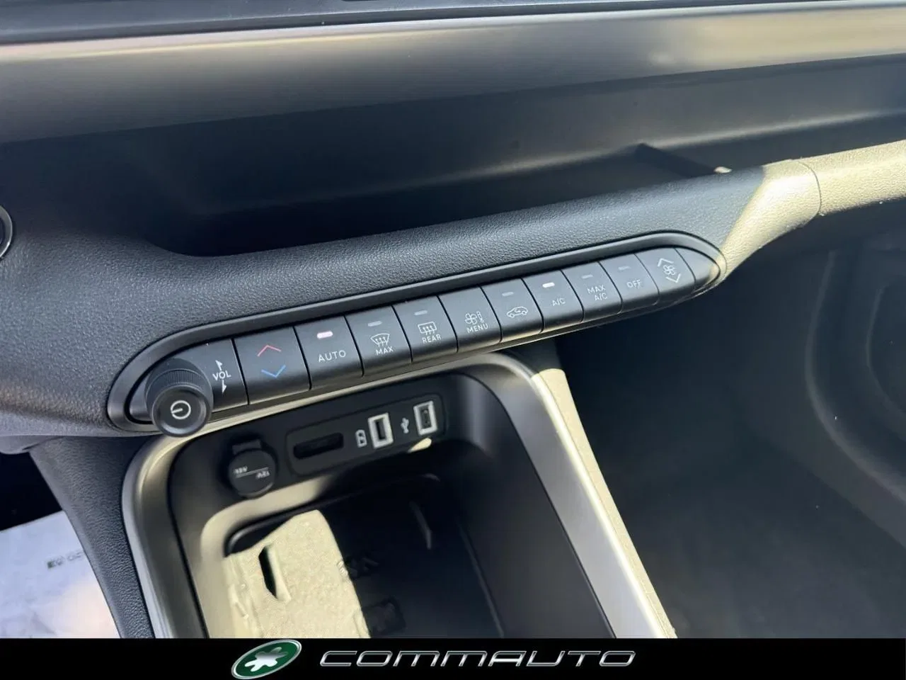 Jeep Avenger 1.2 Turbo 100 CV Summit - Winter e Comfort Pack foto 16