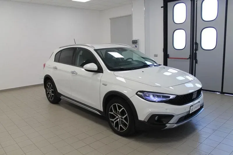 Fiat Tipo 1.3 Mjt S&S 5 porte Cross foto 3