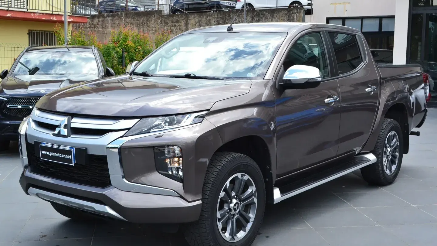Mitsubishi L200 2.3 D DoubleCab 4x4 Sup.Sel.Intense