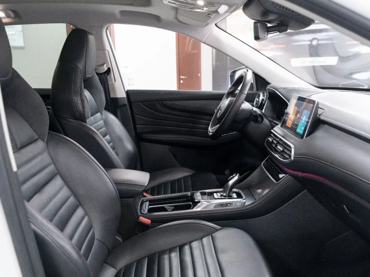 MG HS 1.5T DCT Luxury 2WD AUTO foto 14