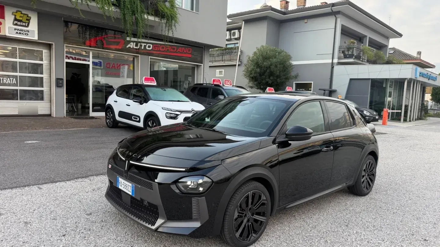 Lancia Ypsilon Hybrid e-DCT HF Line