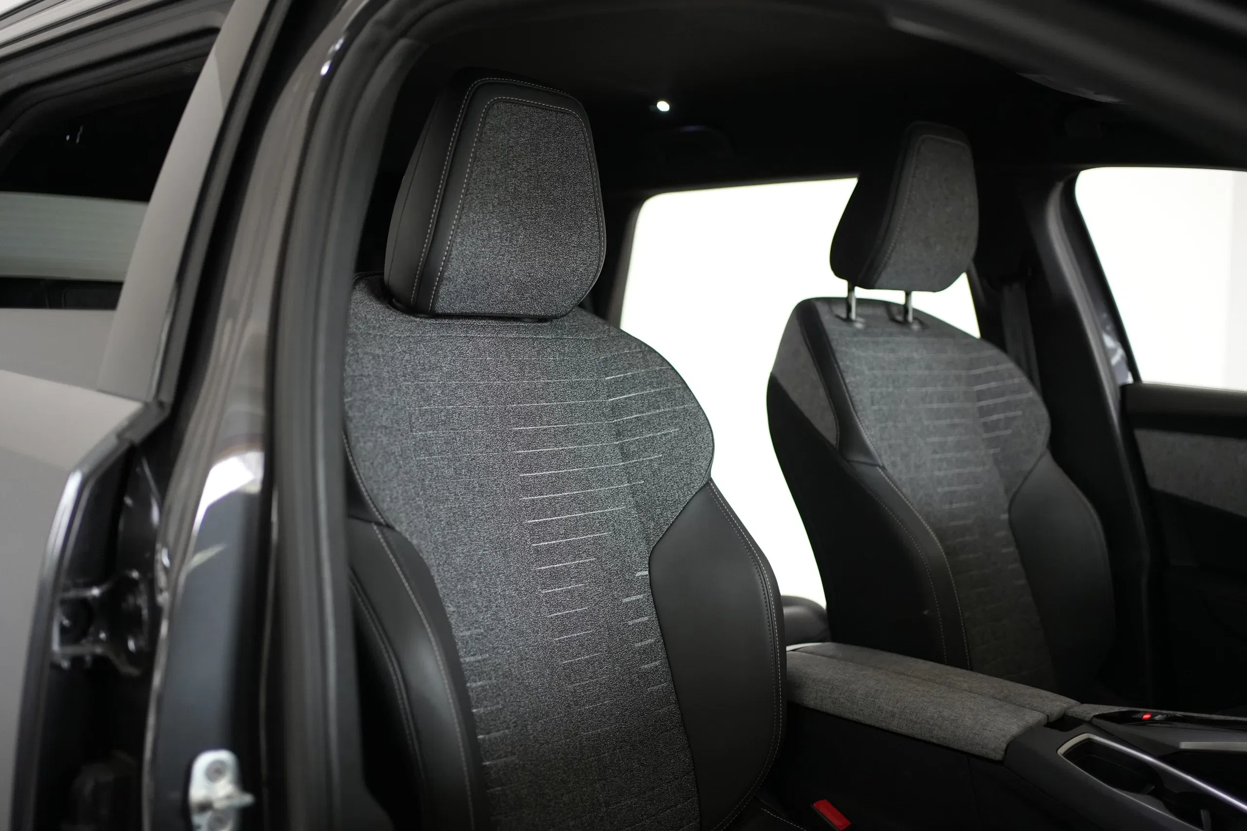 Peugeot 5008 Hybrid 145 e-DCS6 Allure 7Posti foto 15