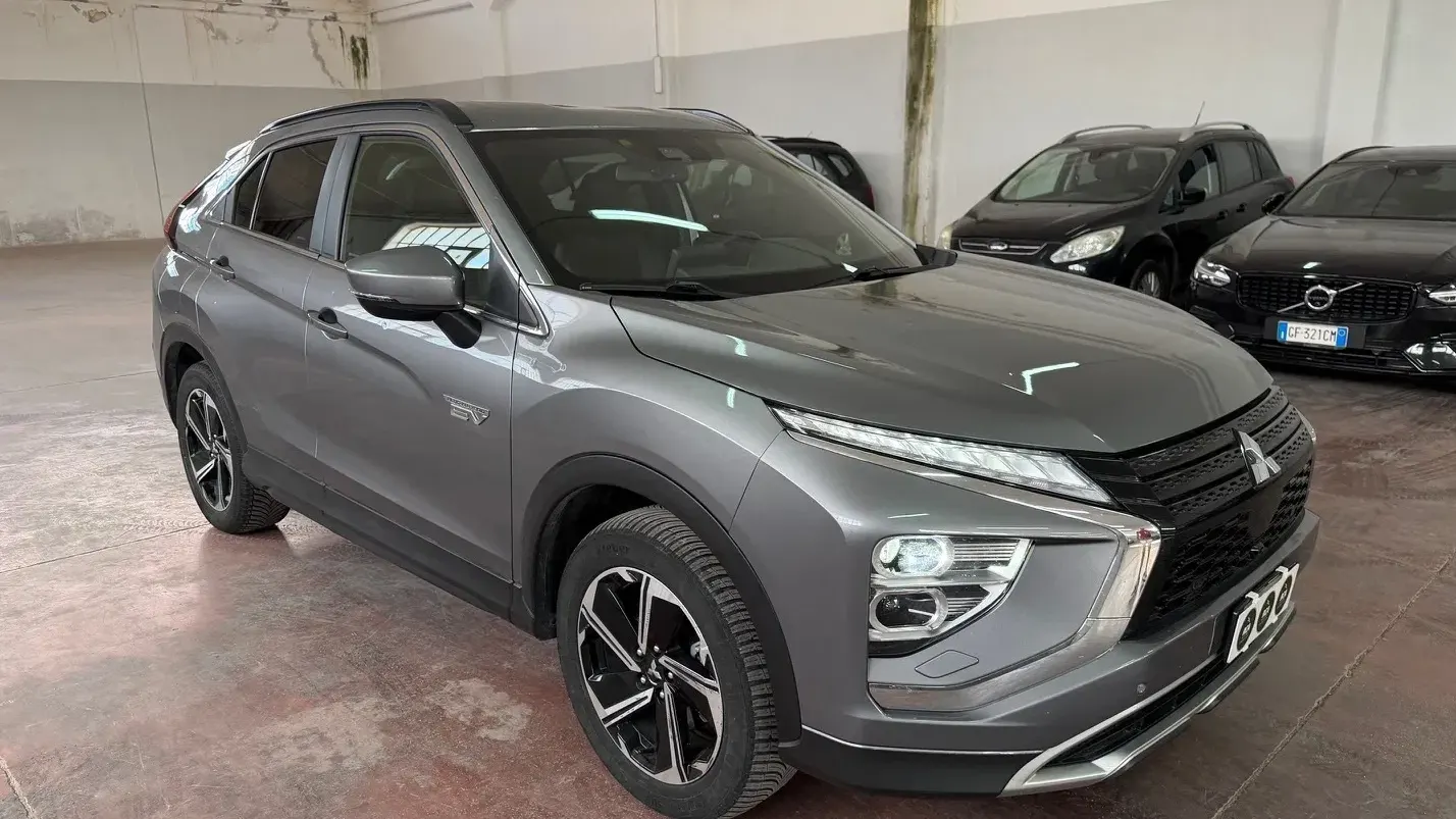 Mitsubishi Eclipse C. 2.4 4WD PHEV InstyleSDA Pack0