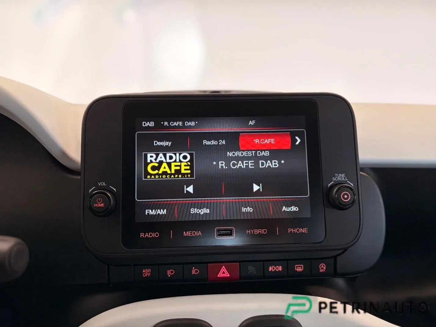 FIAT Panda 1.0 FireFly S&S Hybrid Pandina Cross 5 Posti Km.0 foto 16
