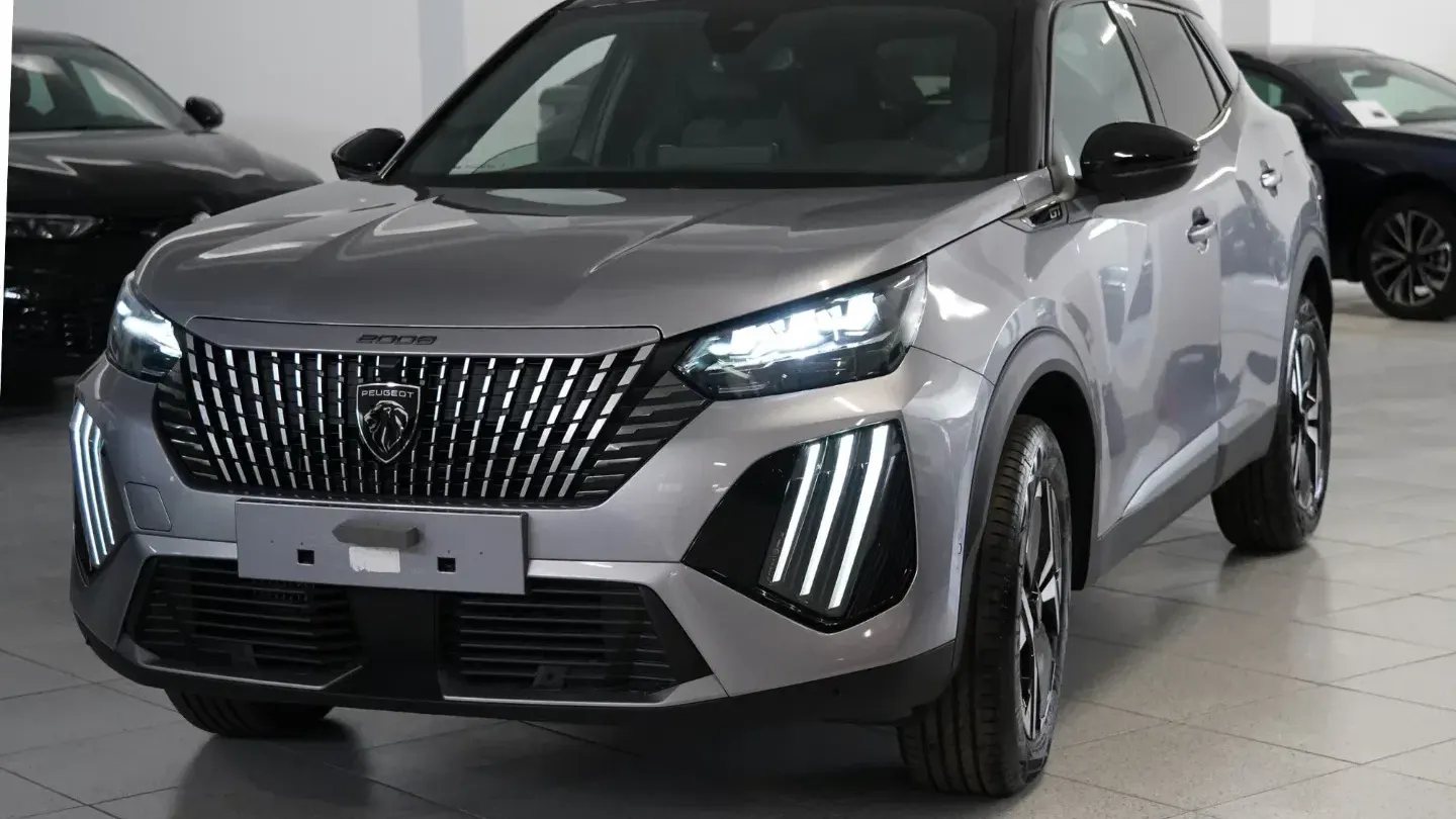 Peugeot 2008 Hybrid 136 e-DCS6 GT