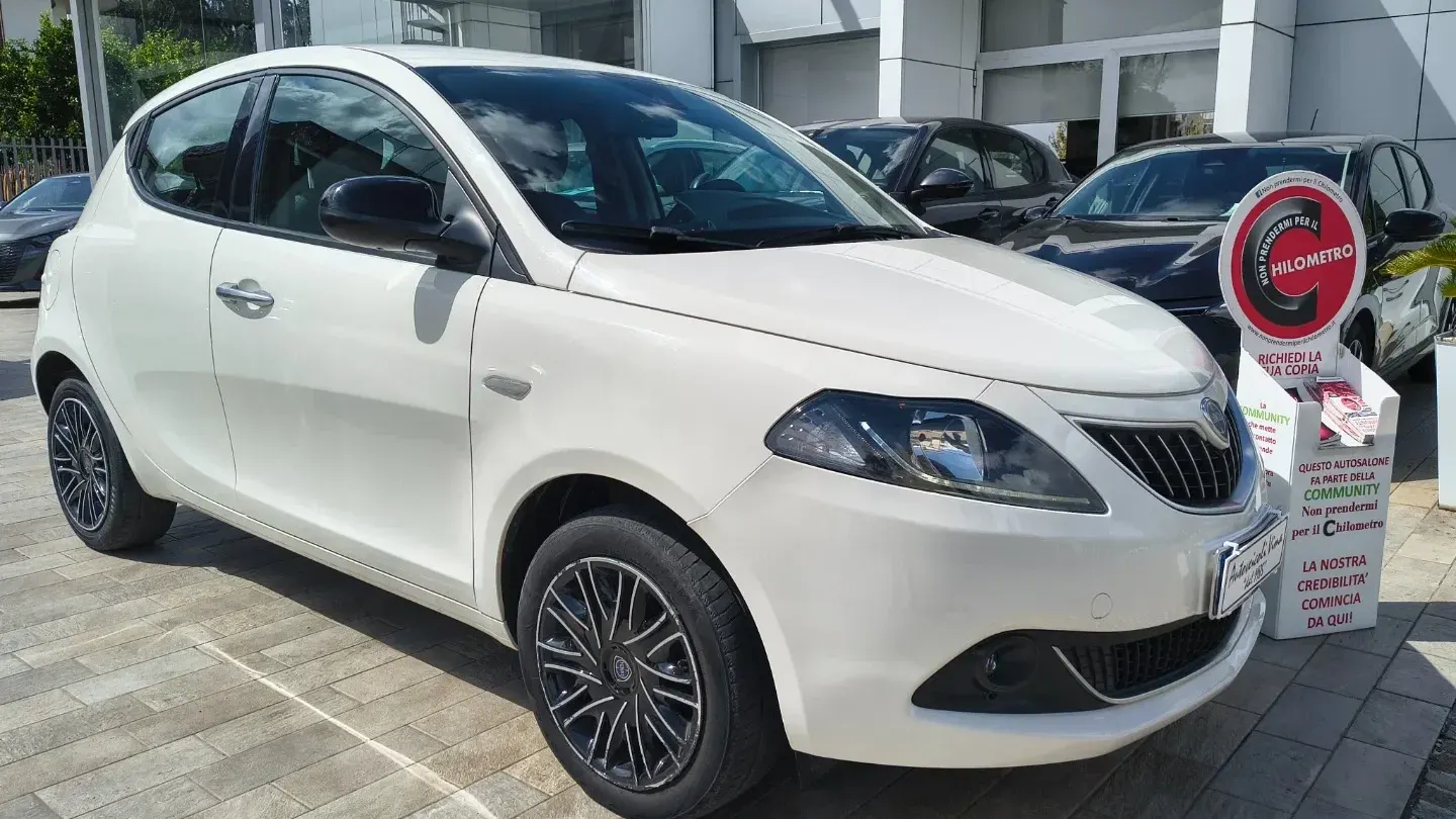 Lancia Ypsilon 1.0 FireFly 5p.S&S Hybryd Gold