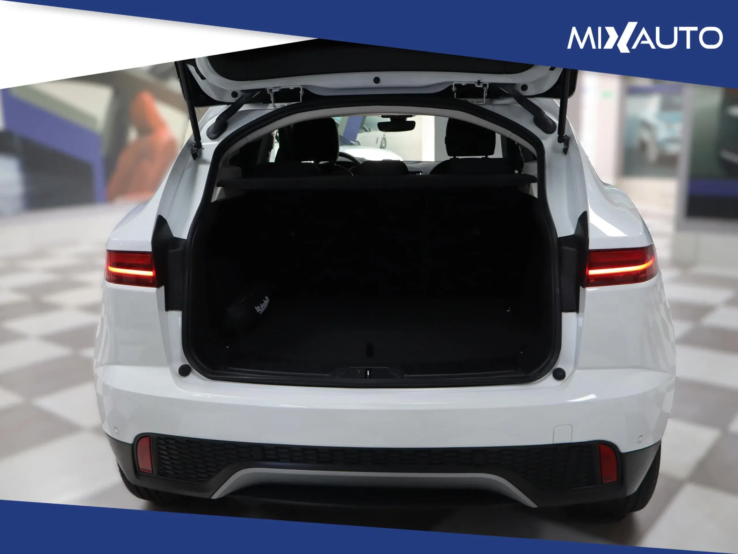 Jaguar E-Pace 2.0D I4 AWD 150CV AUTO foto 7