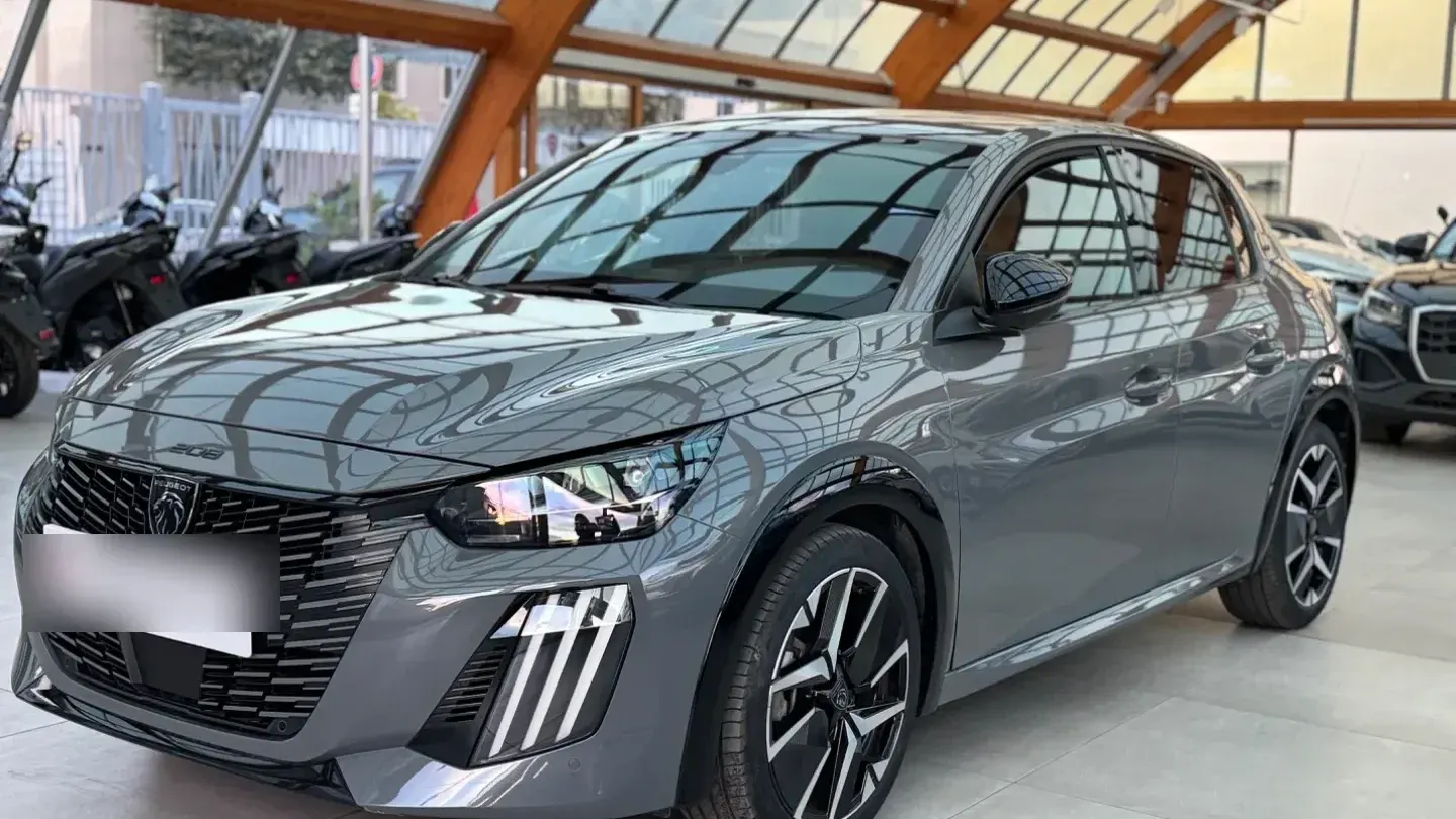 Peugeot 208 Hybrid 136 e-DCS6 GT