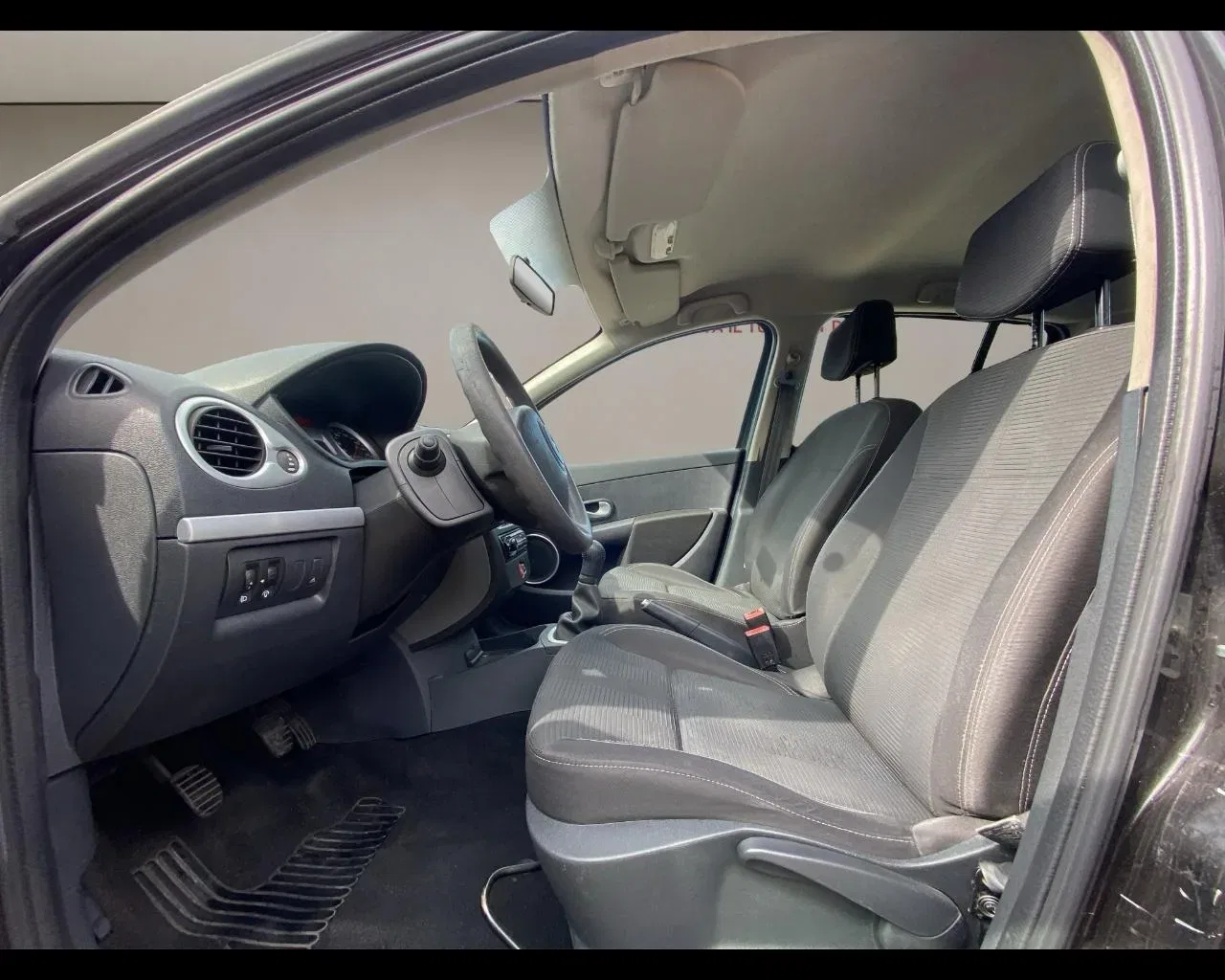 Renault Clio 1.2 16V 5 porte Luxe foto 9