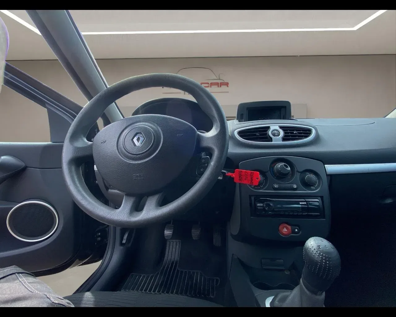 Renault Clio 1.2 16V 5 porte Luxe foto 10