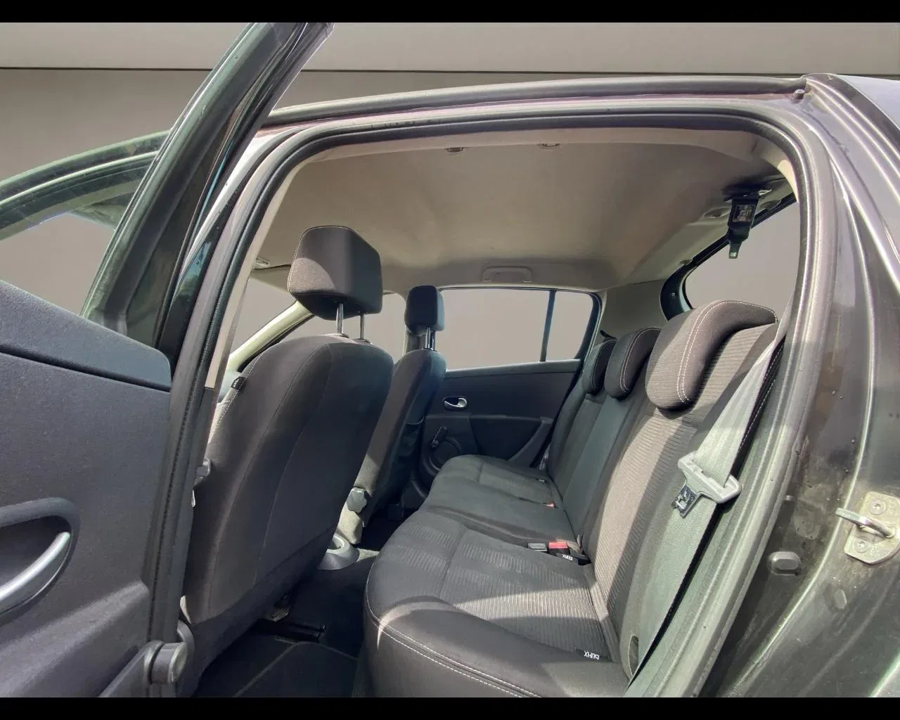 Renault Clio 1.2 16V 5 porte Luxe foto 14